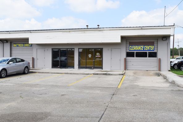 Retail For Lease: 5880 Siegen Ln, Baton Rouge, LA 70809